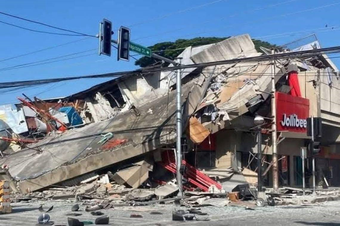 Strong Quake Strikes Southern Philippines