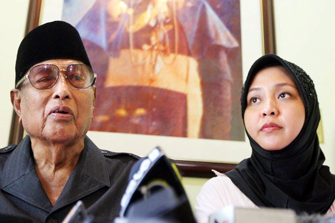 Princess Jacel (right) is the daughter of self-proclaimed Sulu Sultan Jamalul III (left)